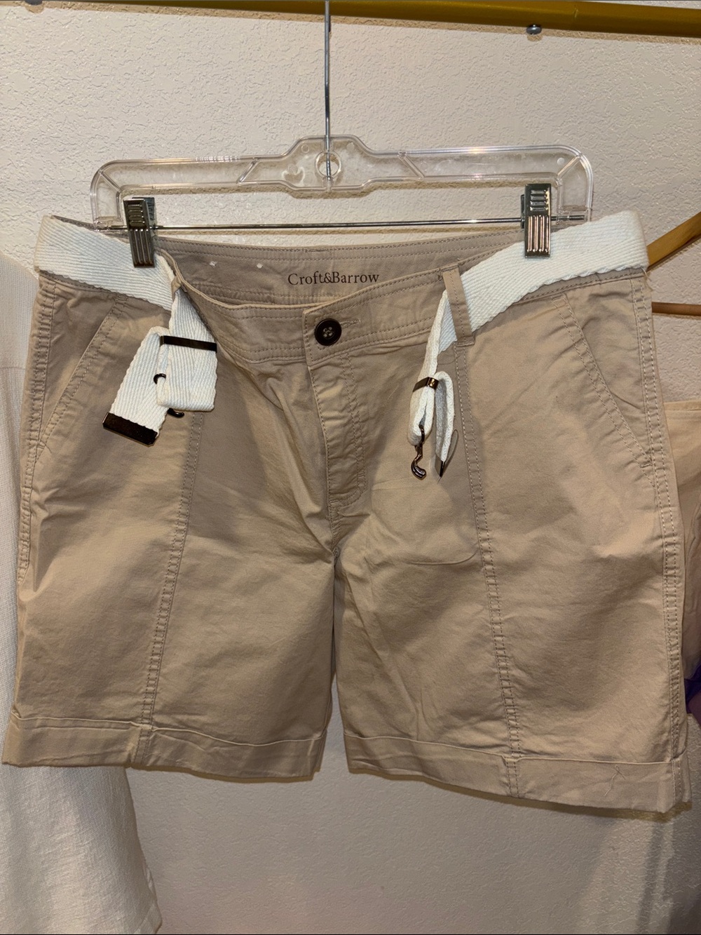 croft & barrow Women’s Tan Cargo Shorts with White Woven Belt